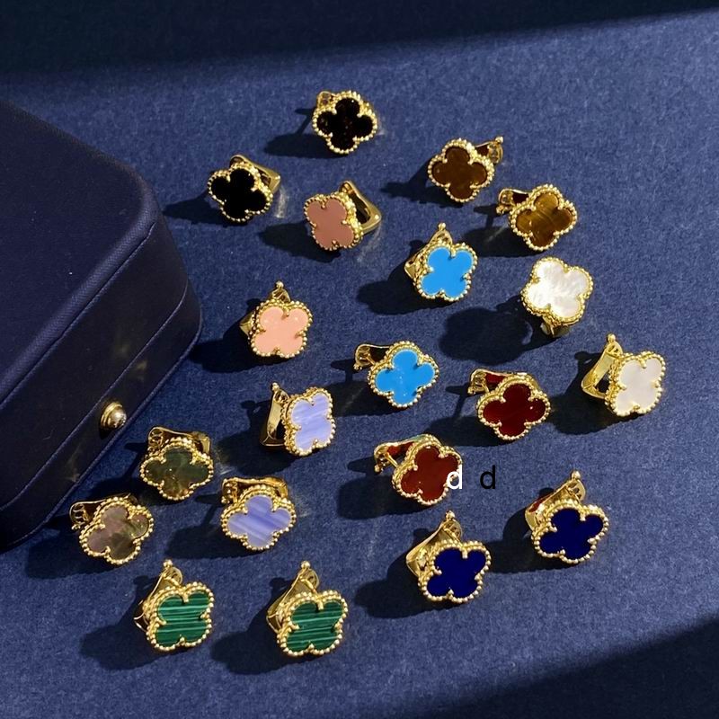 Van Cleef& Arpels Earring 0528